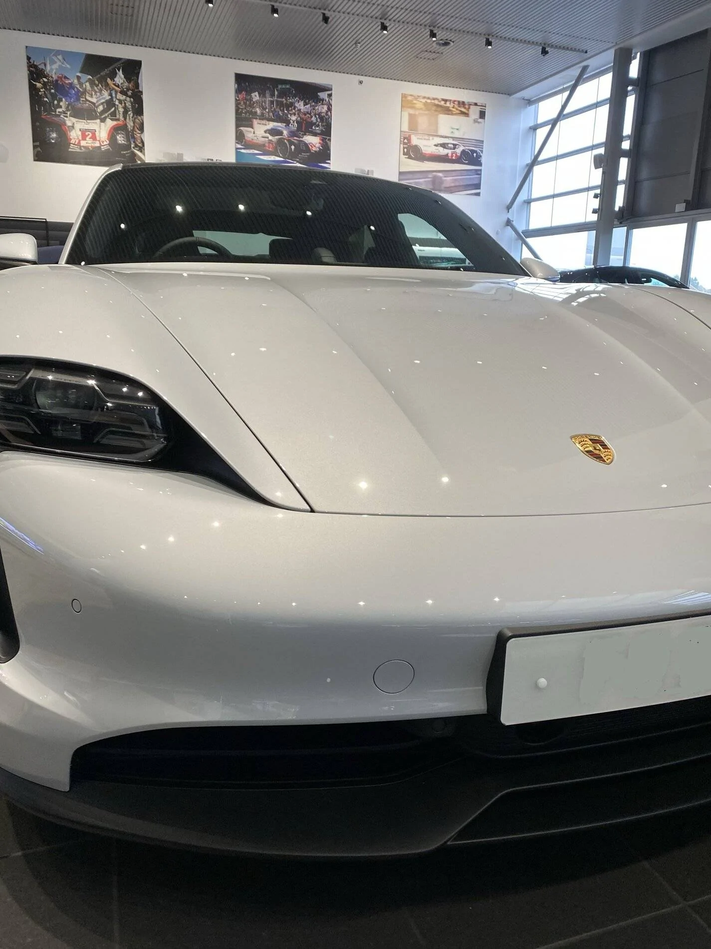 Porsche Taycan ICE GREY Taycan Club 2C5BFC99-B061-4C81-AFF0-3B58054A623F