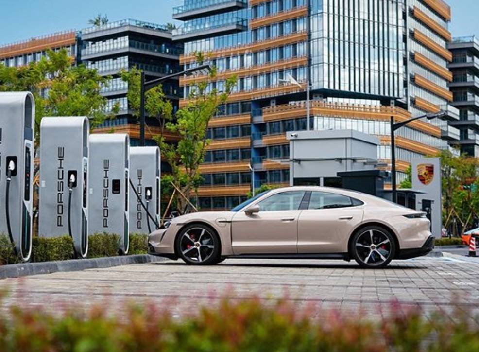 Porsche Taycan COFFEE BEIGE Taycan Club A752AC10-AE42-4C1D-940D-454E8AA2F2EE