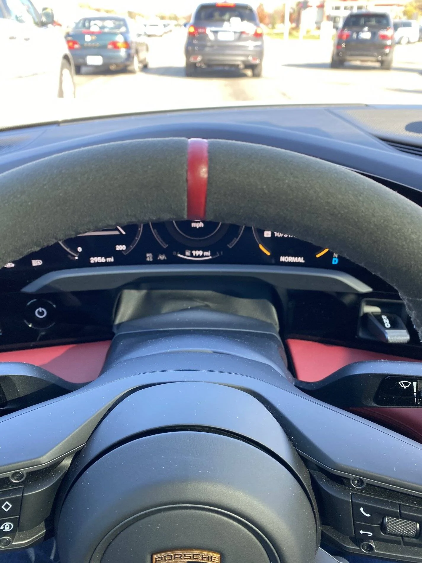 Porsche Taycan Steering wheel colour stripe C3870EB9-4083-43CD-8ADA-B27CEE692CD8