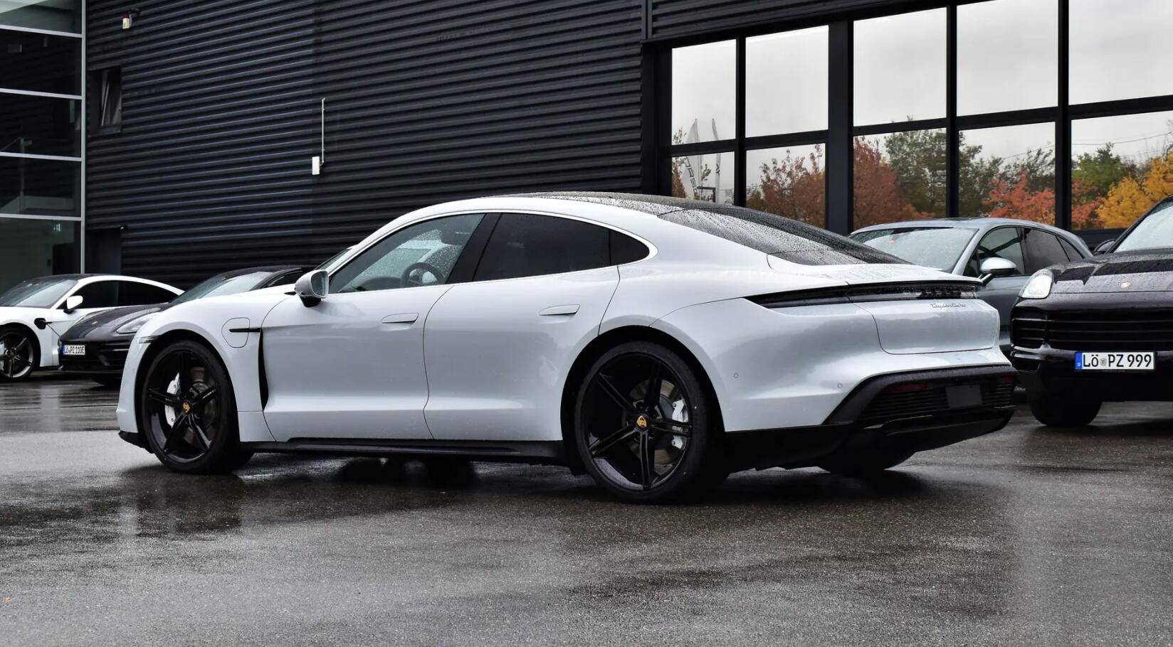 Porsche Taycan ICE GREY Taycan Club Screenshot 2020-11-02 at 21.00.33