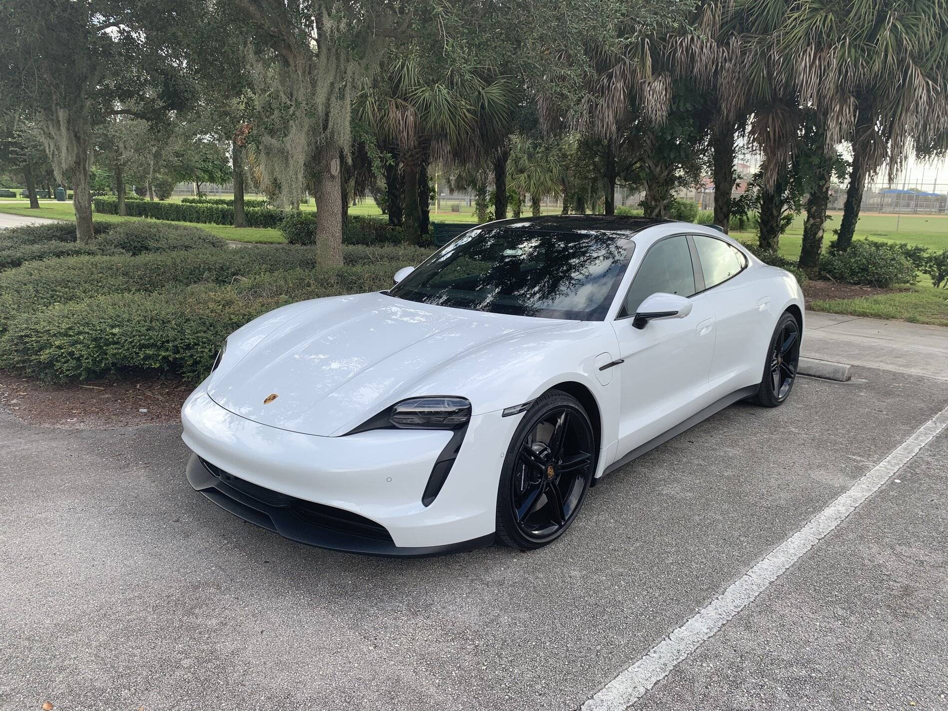 Porsche Taycan CARRARA WHITE Taycan Club porsch