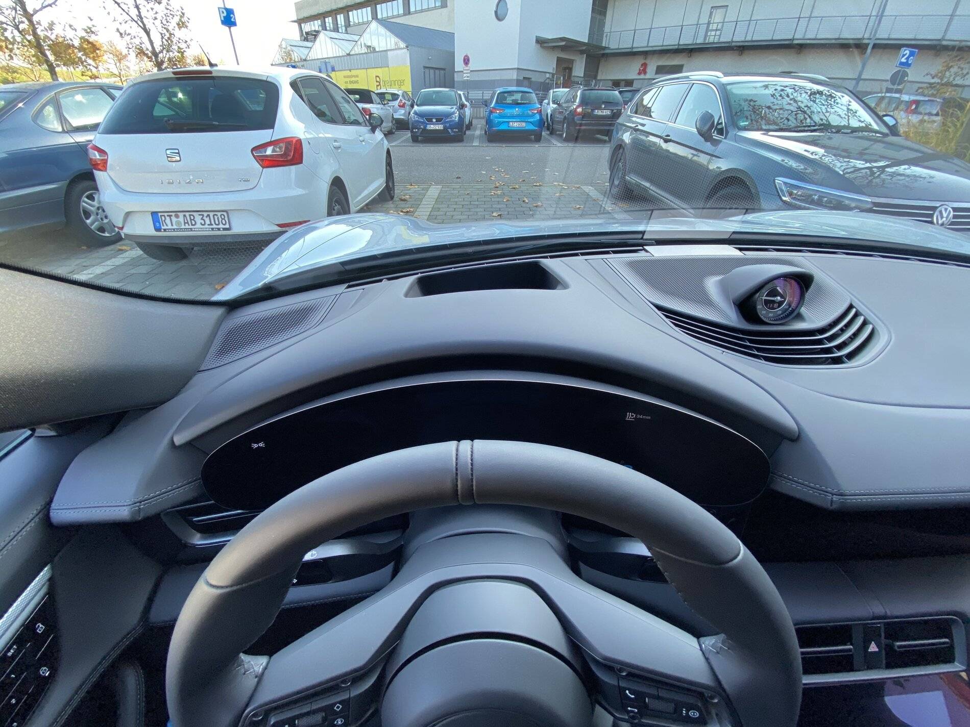 Porsche Taycan Pic of Head Up Display (HUD) & Wireless CarPlay/Charging 42C61A07-BC13-4A73-9248-E36EAE43DCEA