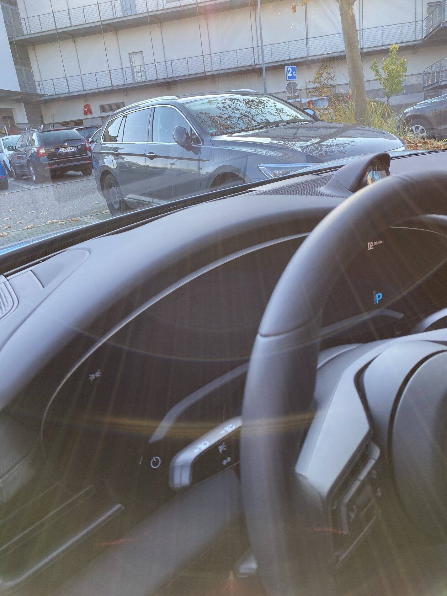 Porsche Taycan Pic of Head Up Display (HUD) & Wireless CarPlay/Charging 366D8CB1-653E-43F5-BA7F-C4836FAC267F