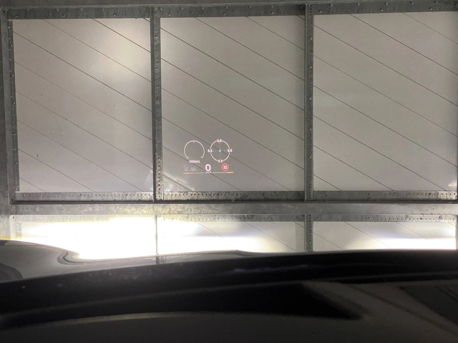 Porsche Taycan Pic of Head Up Display (HUD) & Wireless CarPlay/Charging E6B9B11A-CFAA-4DB5-8E43-469B30337551