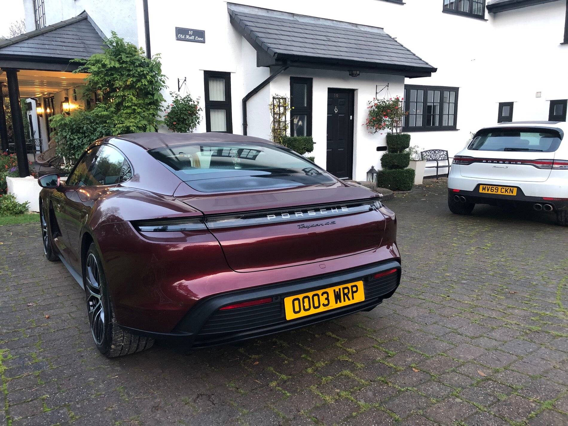 Porsche Taycan Cherry Red IMG_1407