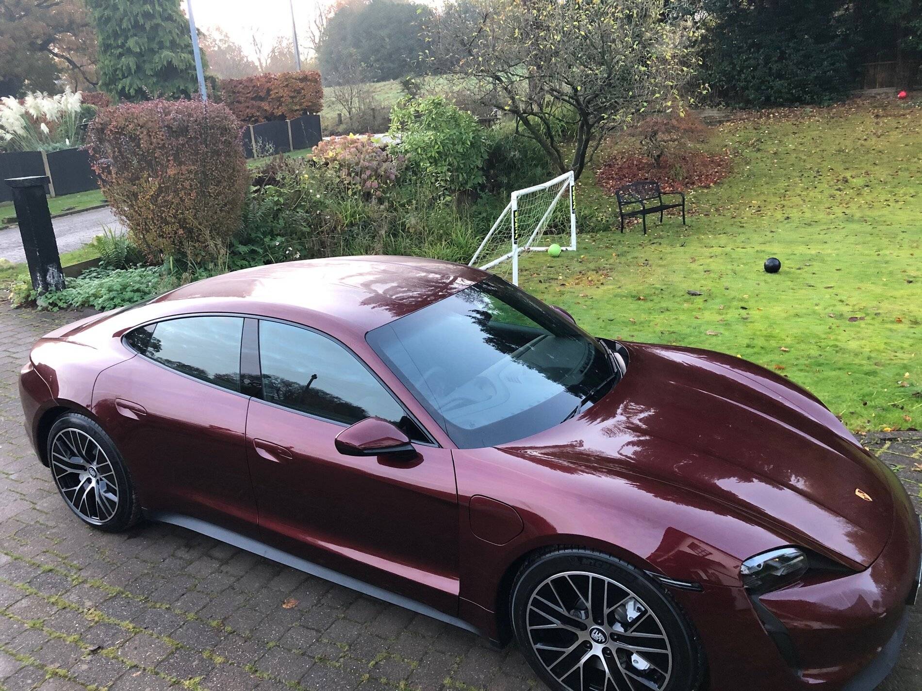 Porsche Taycan Cherry Red IMG_1409