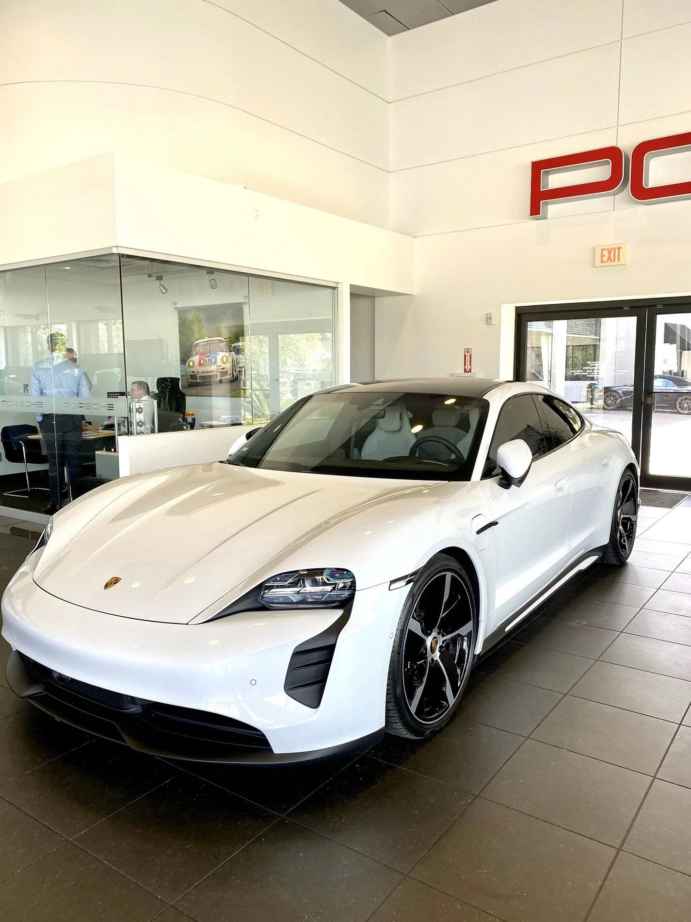 Porsche Taycan Sport Design Package 5BA97719-C9EB-4101-BE40-EF2E0127AABB
