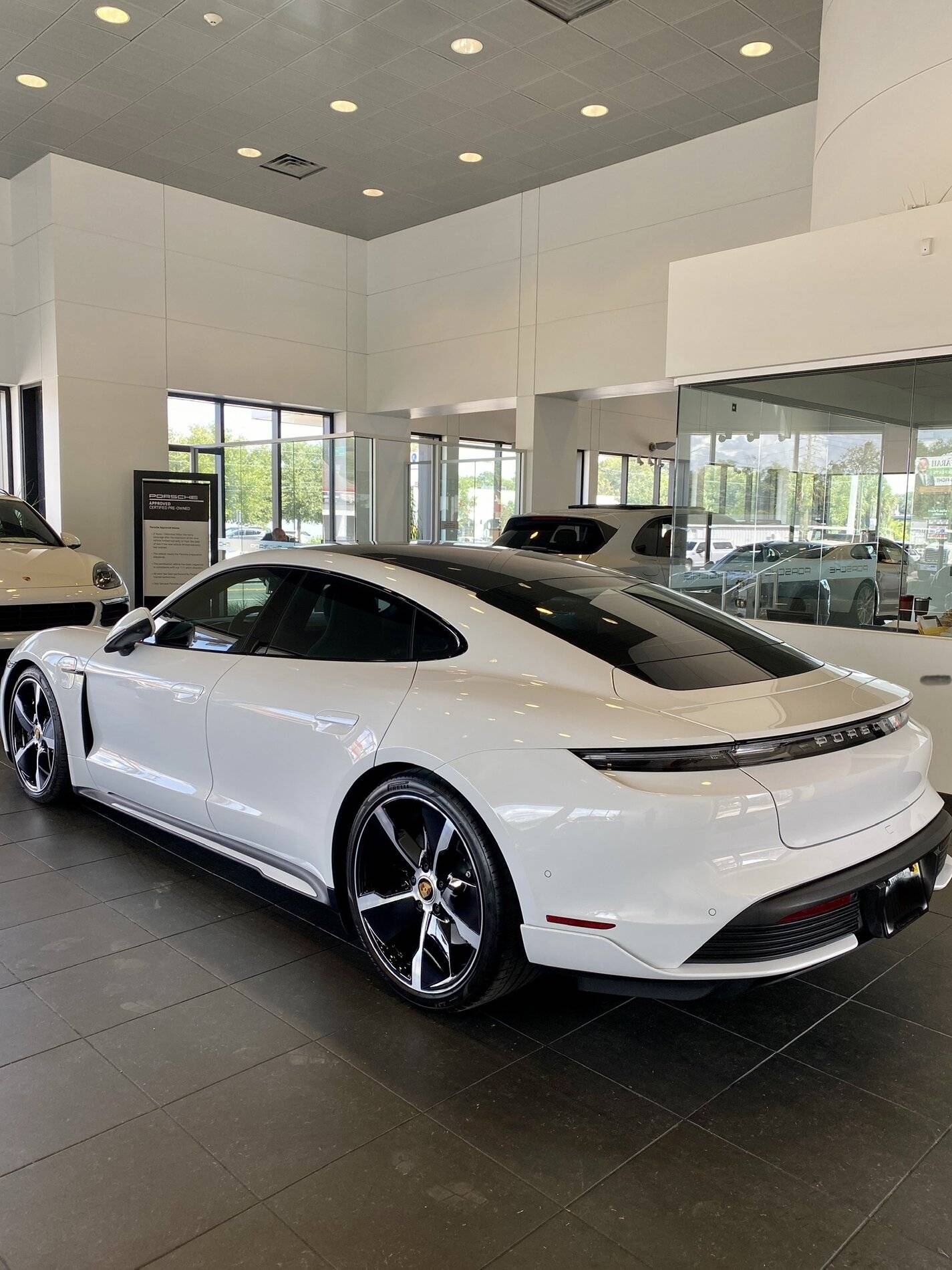 Porsche Taycan Sport Design Package C35C8AB5-B4C4-4FC6-BF3C-66AF56A91BA9