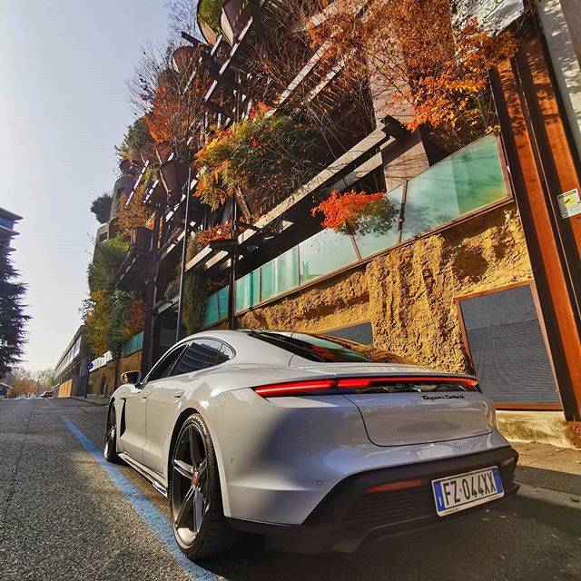 Porsche Taycan CHALK Taycan Club 123772452_357158742223642_5456158415760708796_n