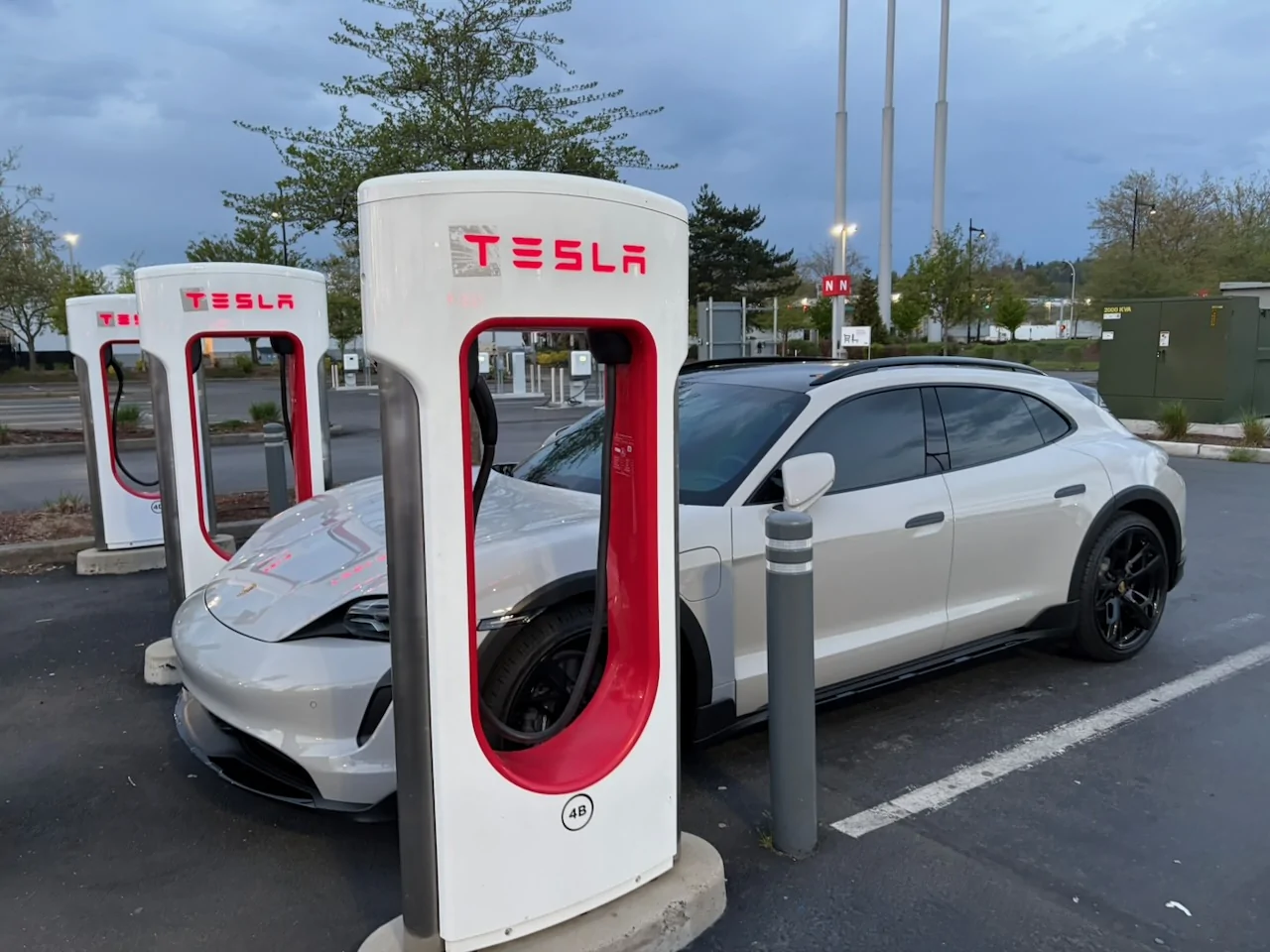 Porsche Taycan Successfull Tesla Supercharger Plug and Charge 3