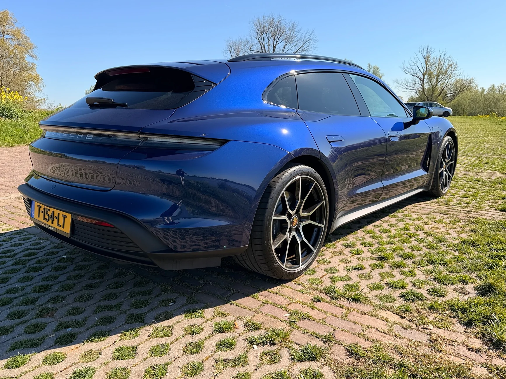 Porsche Taycan GENTIAN BLUE Taycan Club IMG_1585