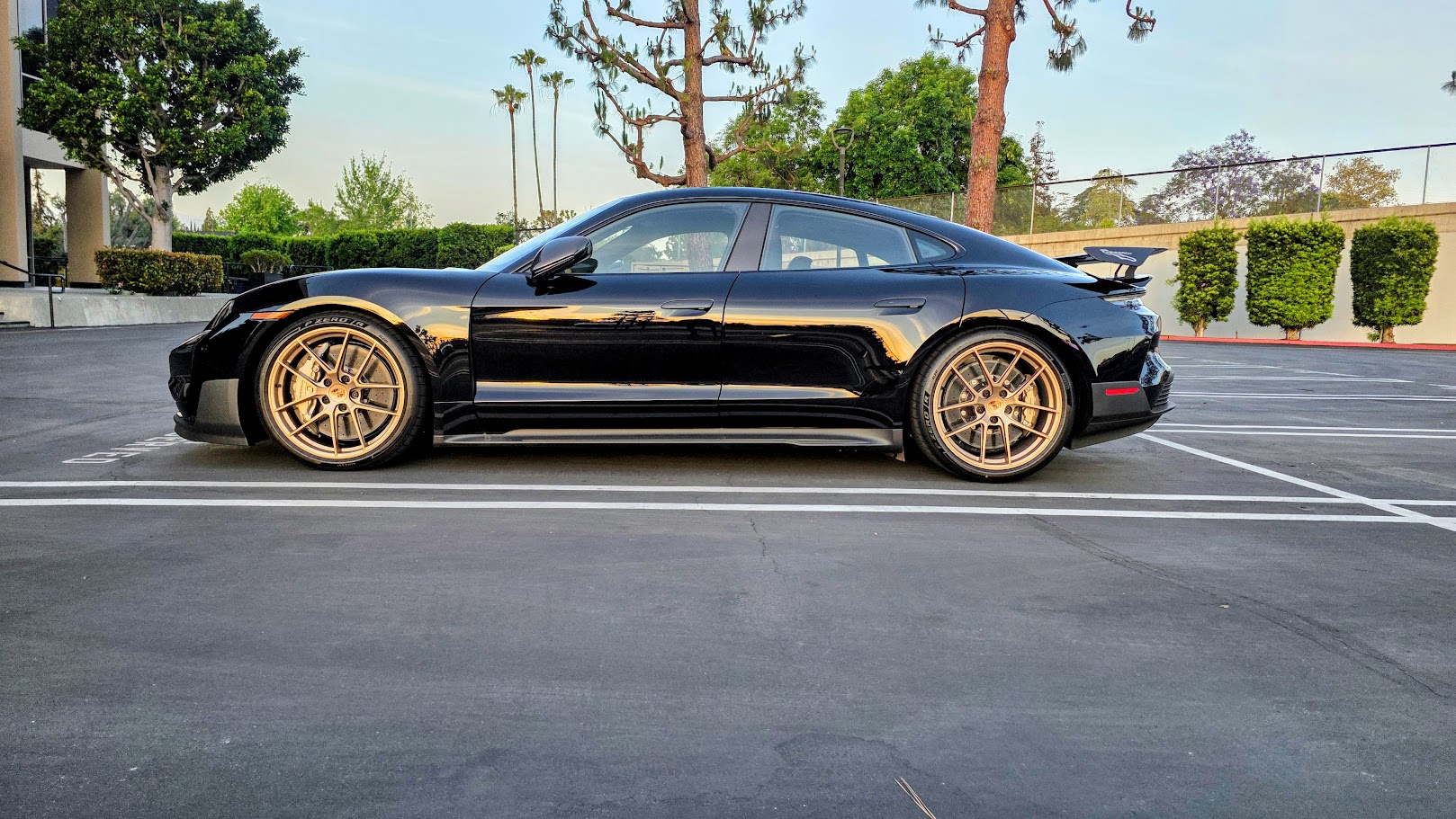 Porsche Taycan BLACK / JET BLACK Taycan Club BLzu52OjoqeecVUw3Ieg=w1618-h911-s-no-gm?authuser=0