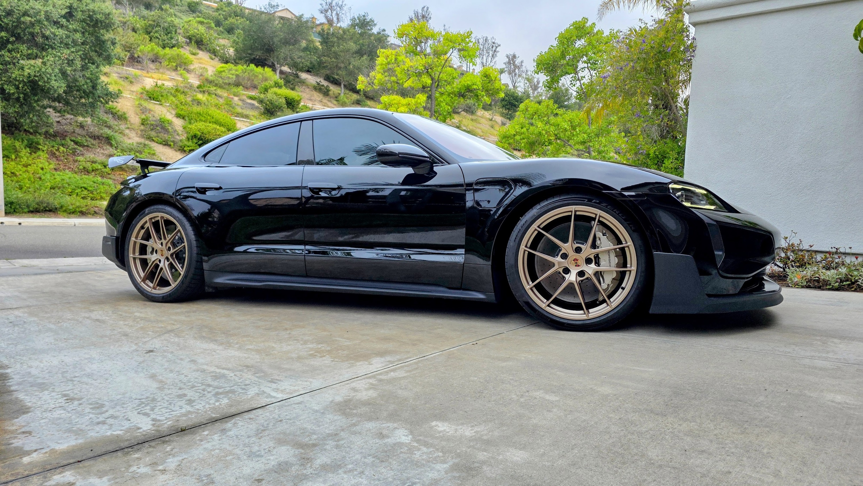 Porsche Taycan BLACK / JET BLACK Taycan Club PJxfTePlQKLKU5Xvp2w=w3236-h1822-s-no-gm?authuser=0