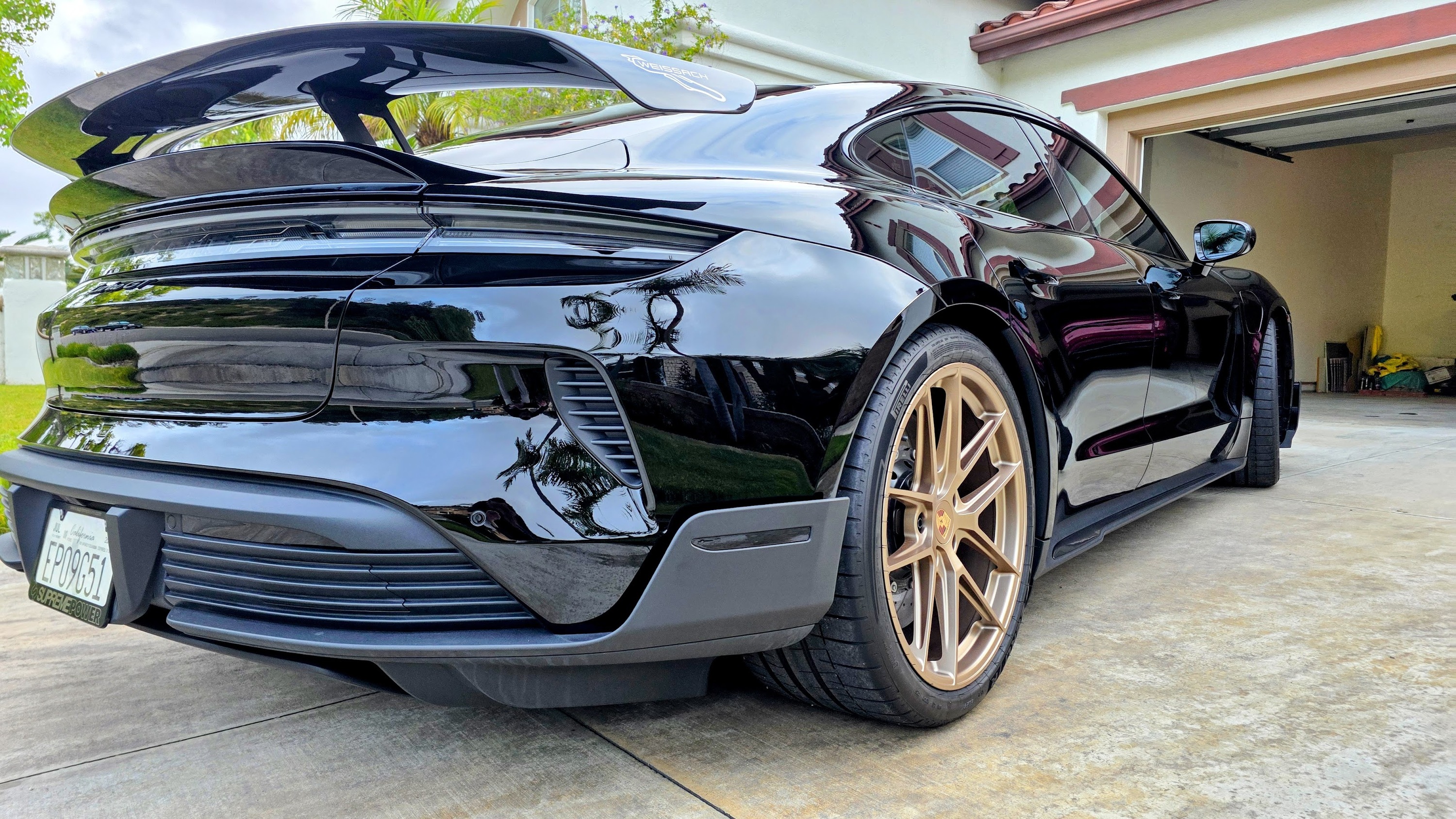 Porsche Taycan BLACK / JET BLACK Taycan Club 6e37iQvQxJ1RSItdU2A=w3236-h1822-s-no-gm?authuser=0