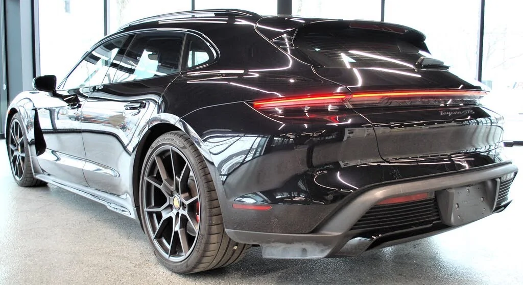 Porsche Taycan BLACK / JET BLACK Taycan Club Image 2