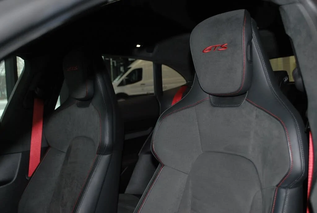 Porsche Taycan BLACK / JET BLACK Taycan Club Image 16