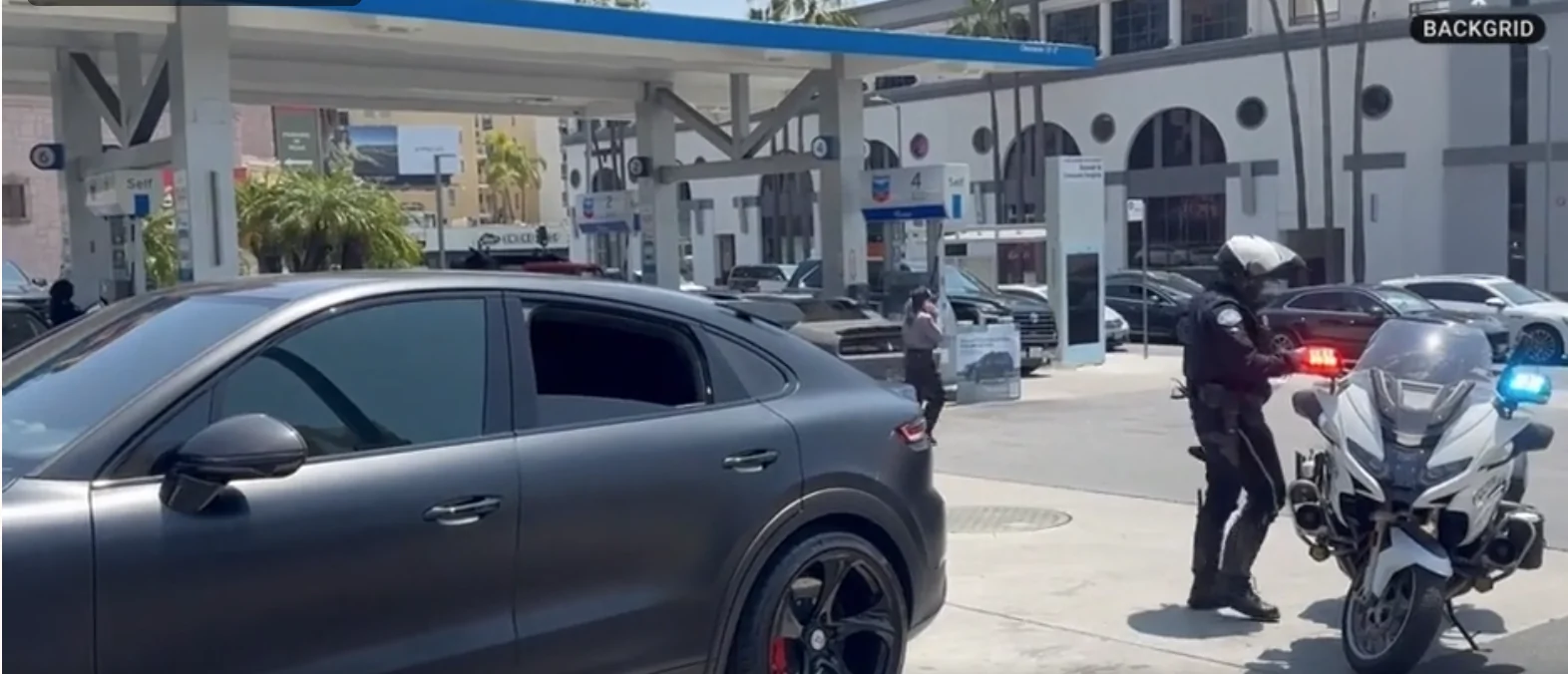 Porsche Taycan Cayenne Vs Taycan 1777670516404-l0