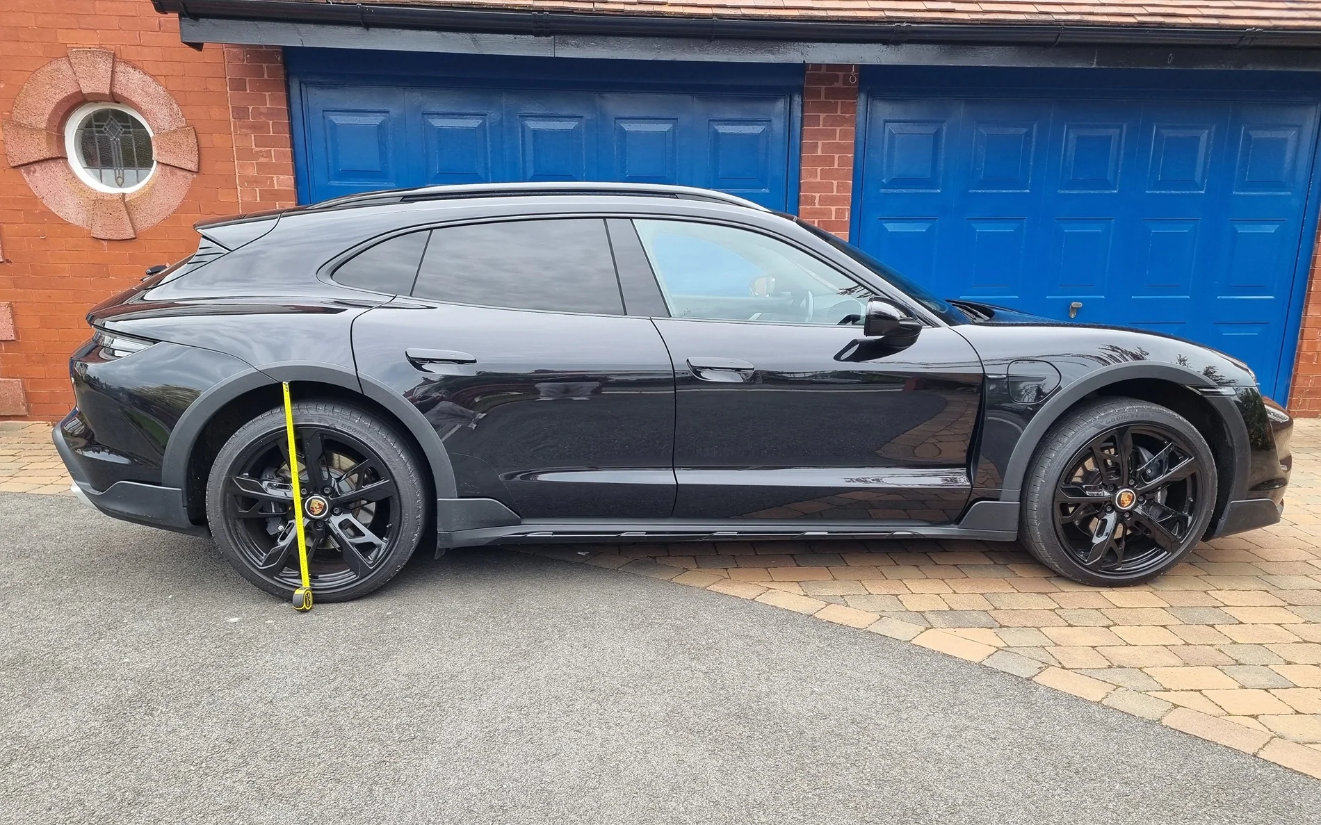 Porsche Taycan Picture please, Taycan Cross Turismo In Factory “Low” Height Setting high - 30 inch