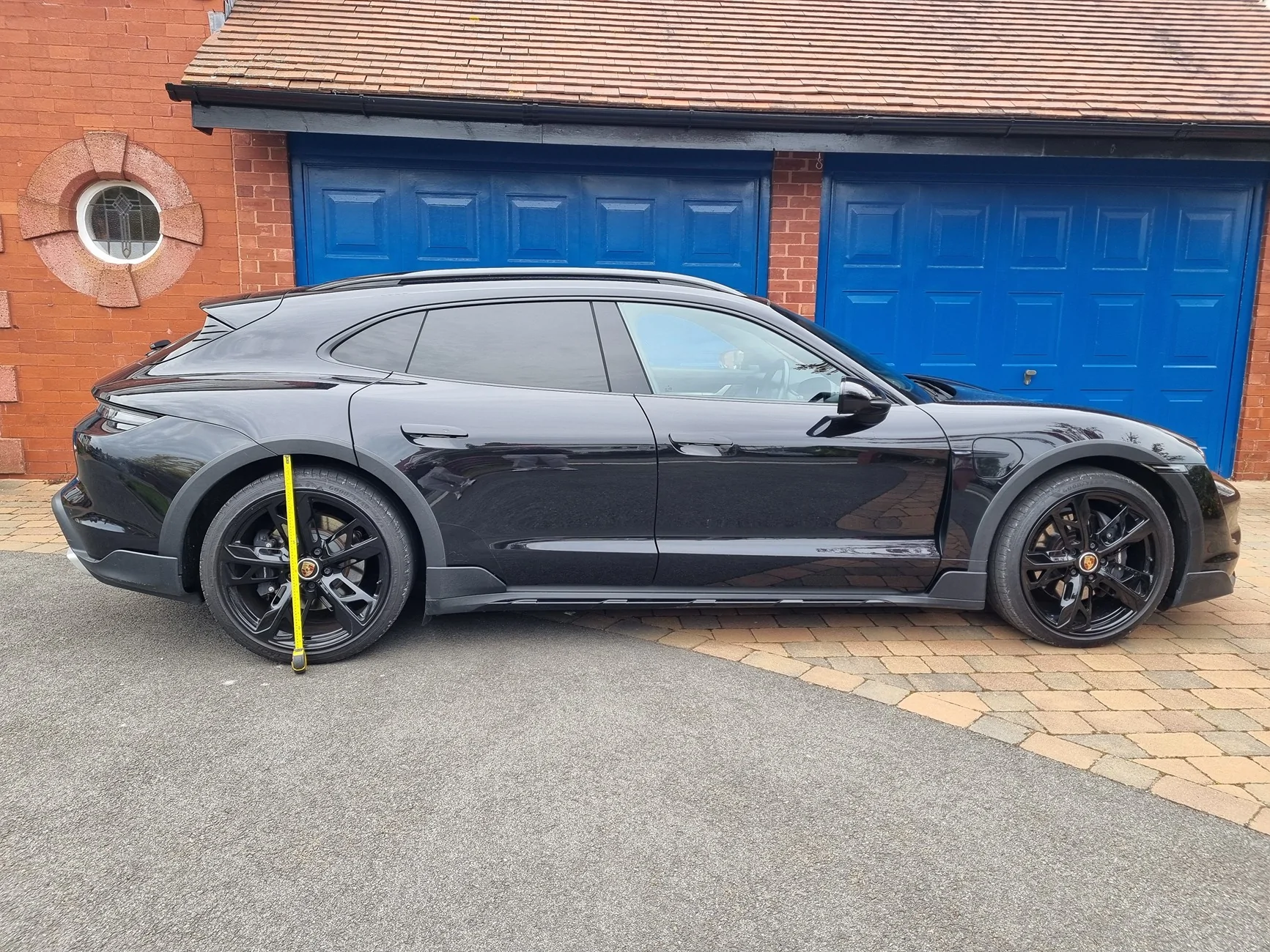 Porsche Taycan Picture please, Taycan Cross Turismo In Factory “Low” Height Setting mid - 29 inch