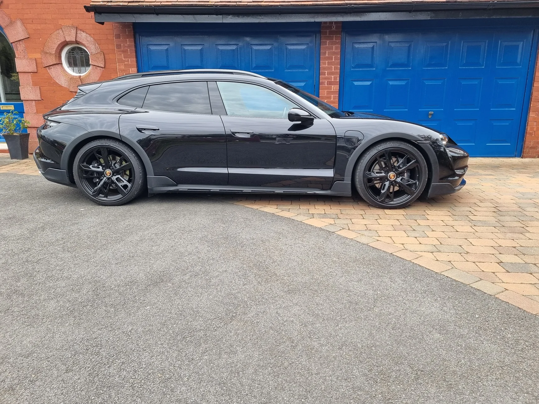 Porsche Taycan Picture please, Taycan Cross Turismo In Factory “Low” Height Setting Taycan Cross T - lo