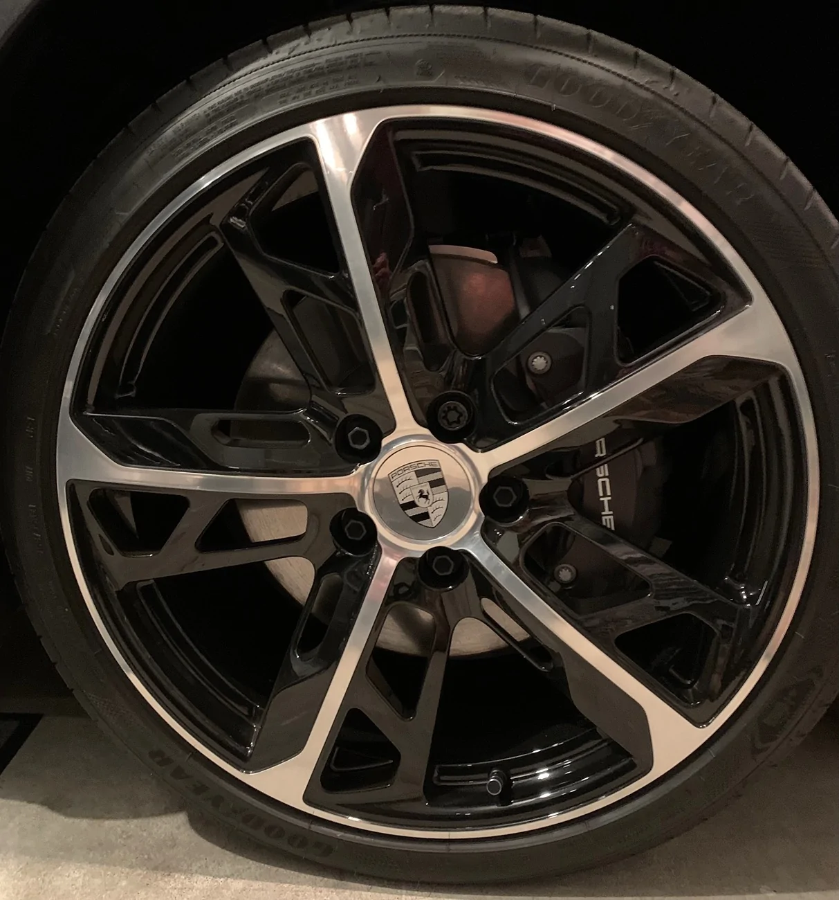 Porsche Taycan Wheel color change. IMG_1298