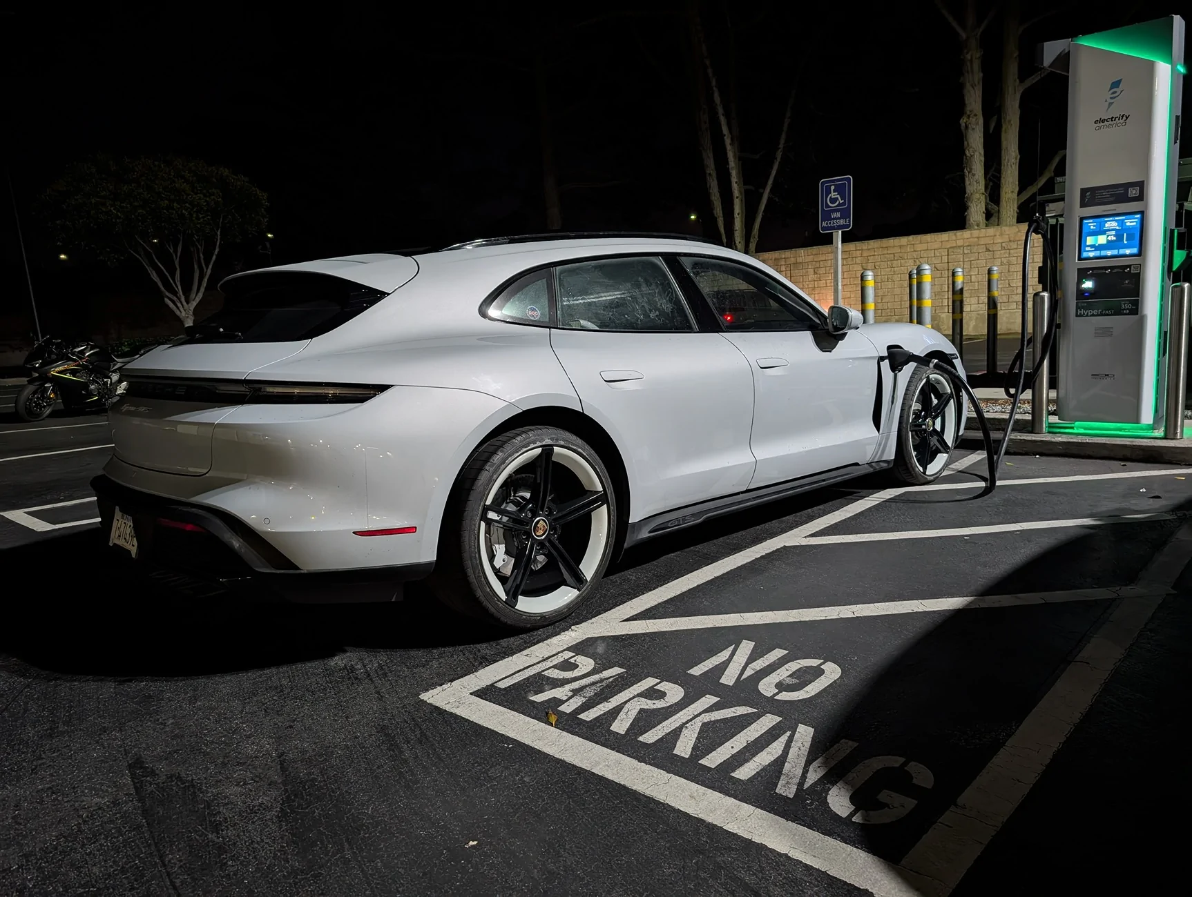 Porsche Taycan (Pic request) Ice Grey and Mission-E wheel variants PXL_20260514_041117907