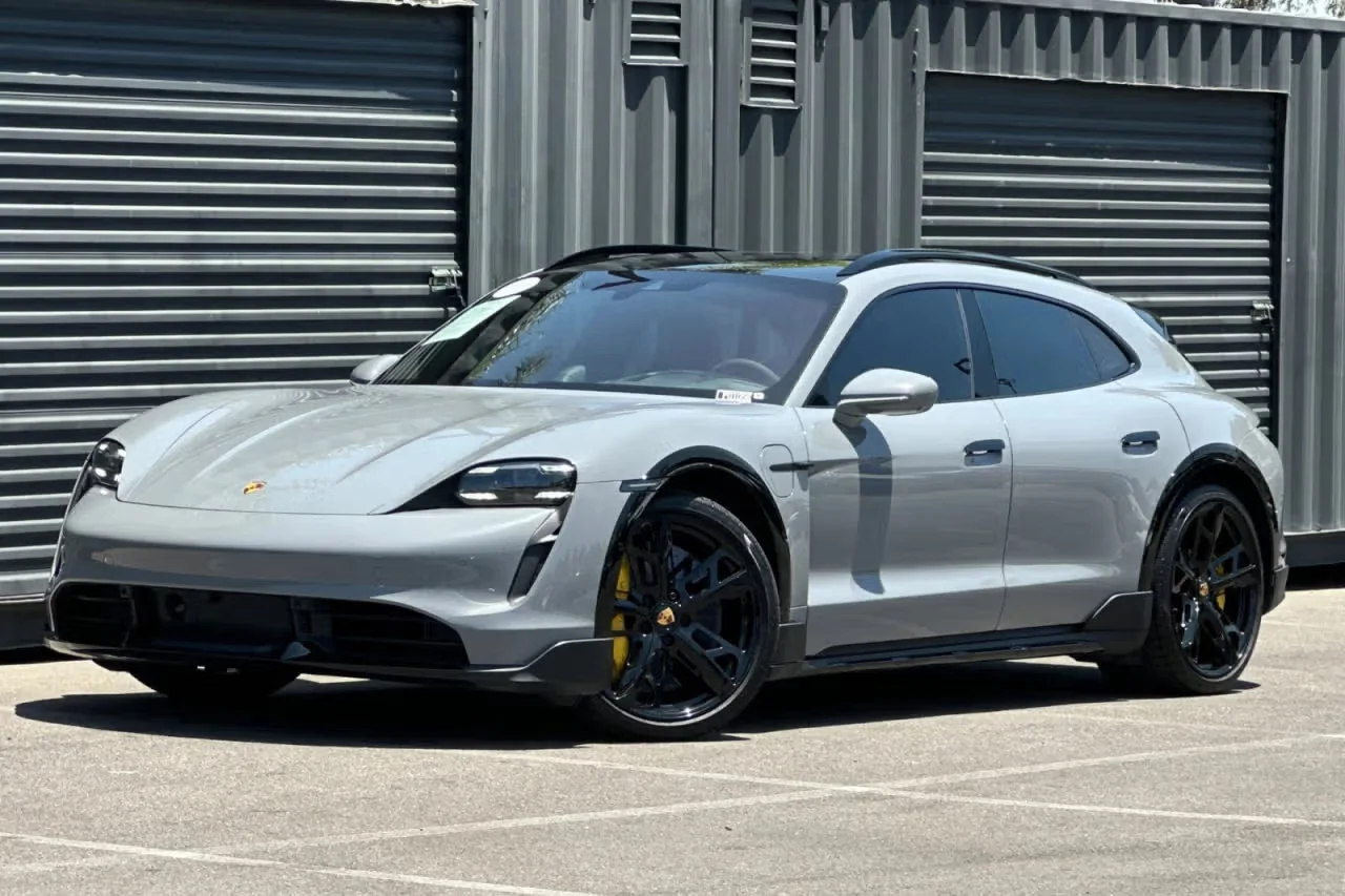 Porsche Taycan 🎨 PTS: PAINT TO SAMPLE Taycan Club & Photos Thread 1779294853817-zj