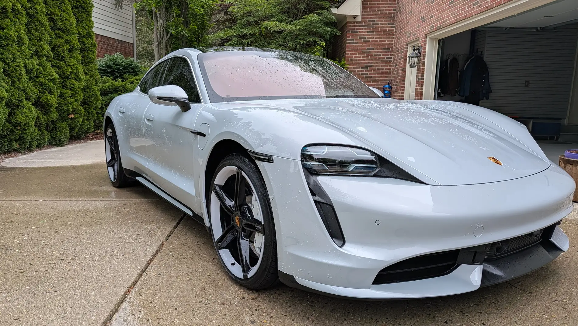 Porsche Taycan 2027 Taycan info? 1779504459613-z8