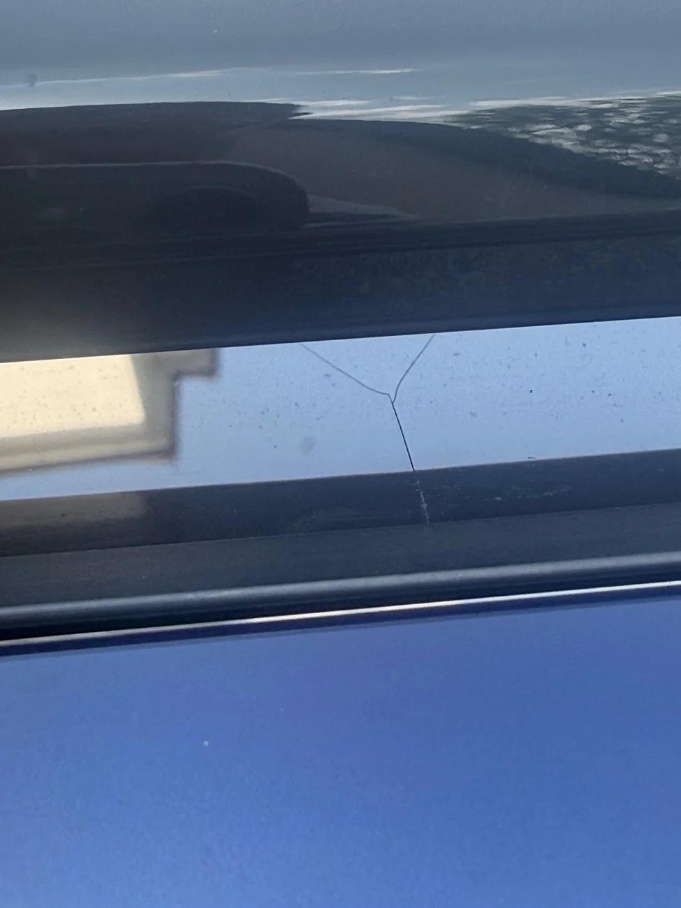 Porsche Taycan Do NOT crack your panoramic glass! IMG_4736