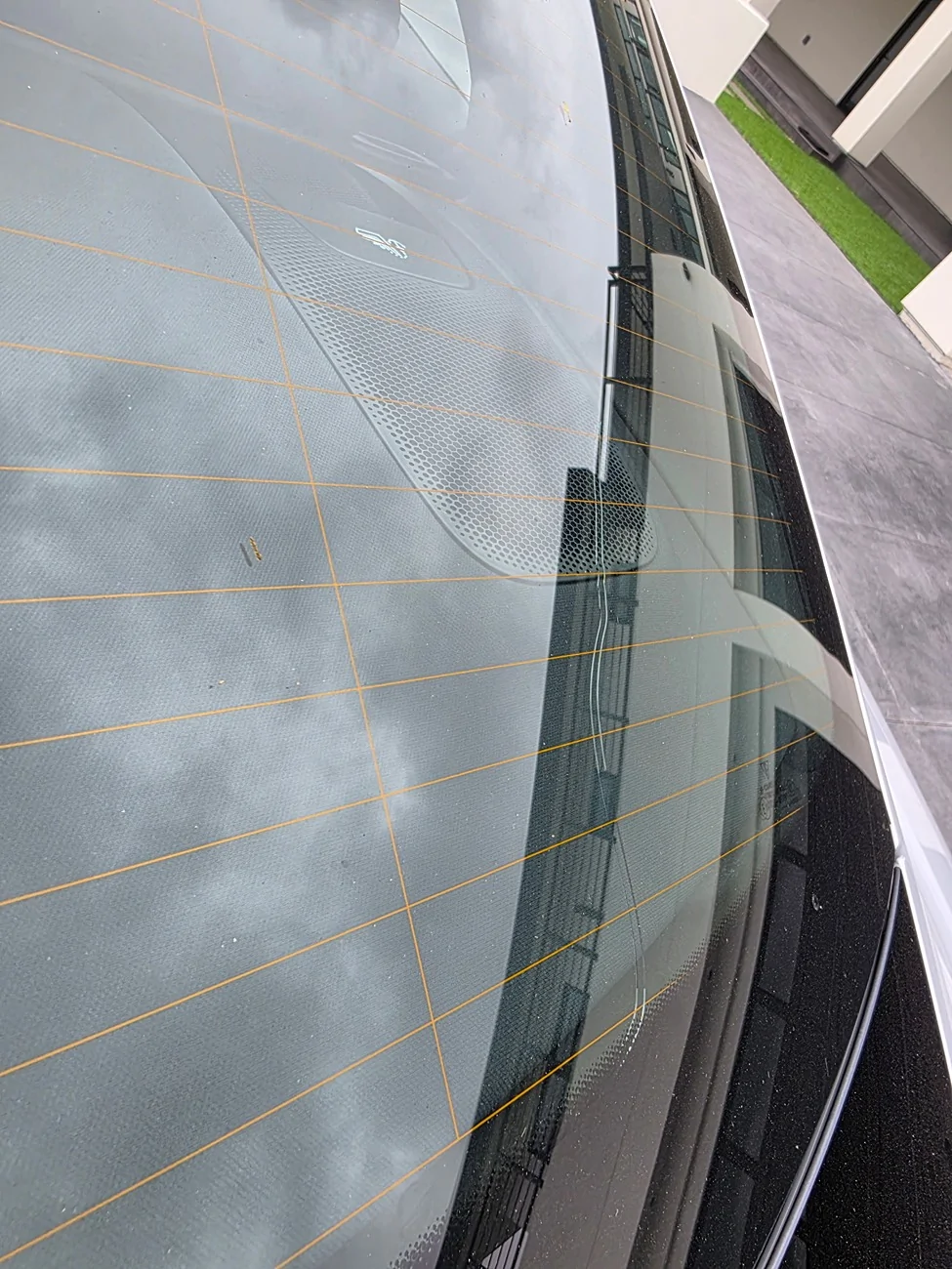 Porsche Taycan Taycan rear window crack IMG_20260526_130300