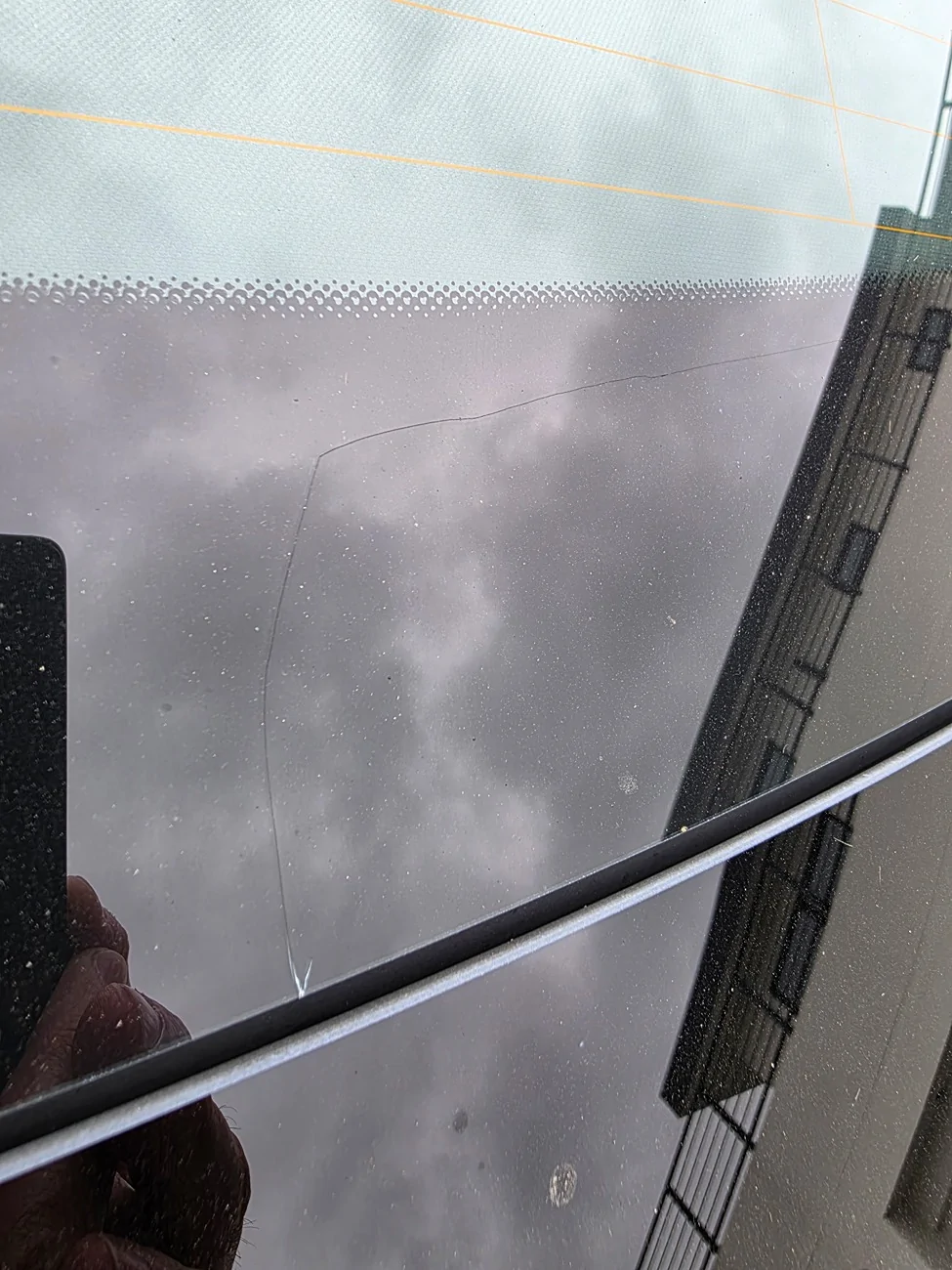 Porsche Taycan Taycan rear window crack IMG_20260526_130240
