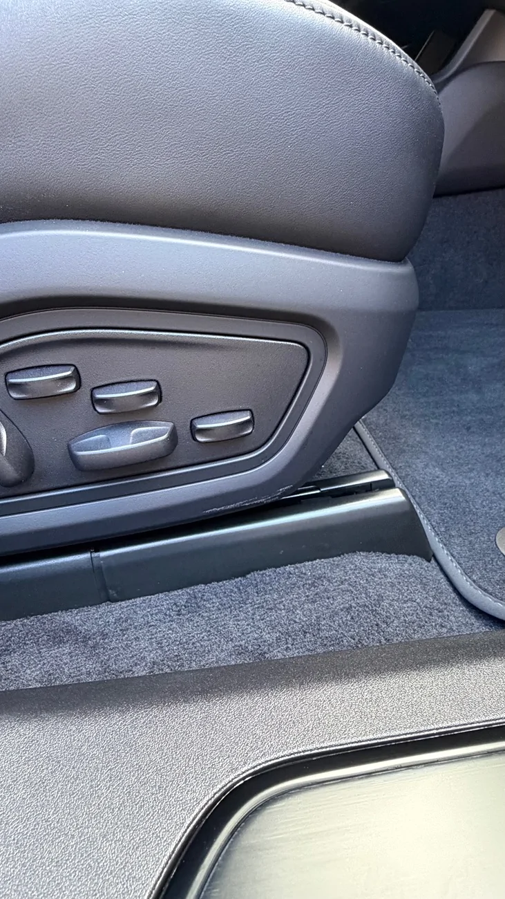 Porsche Taycan Seat button fell off IMG_1607