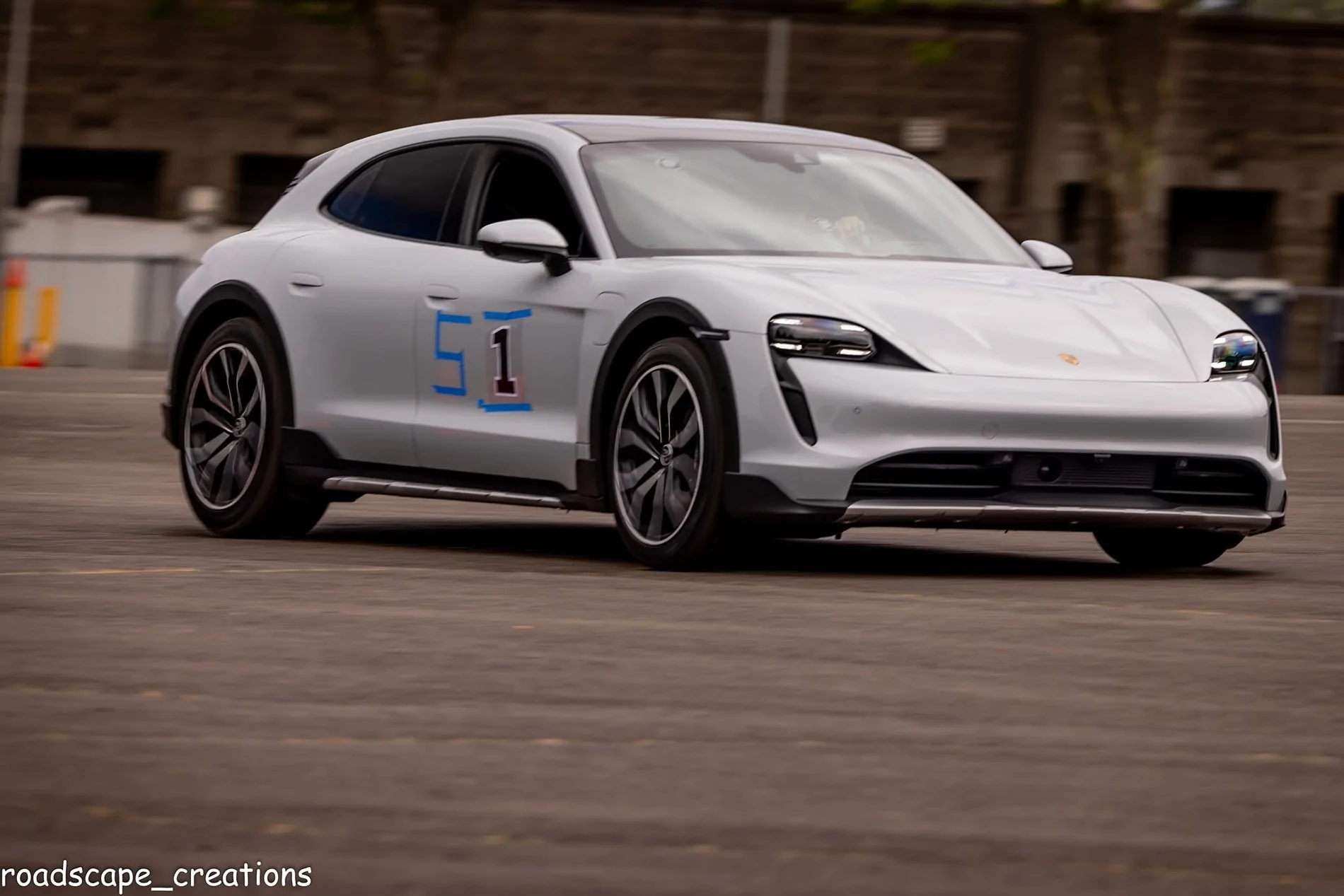 Porsche Taycan Autocrossing a Taycan CT 729728969_122299260902233544_625254016951032041_n