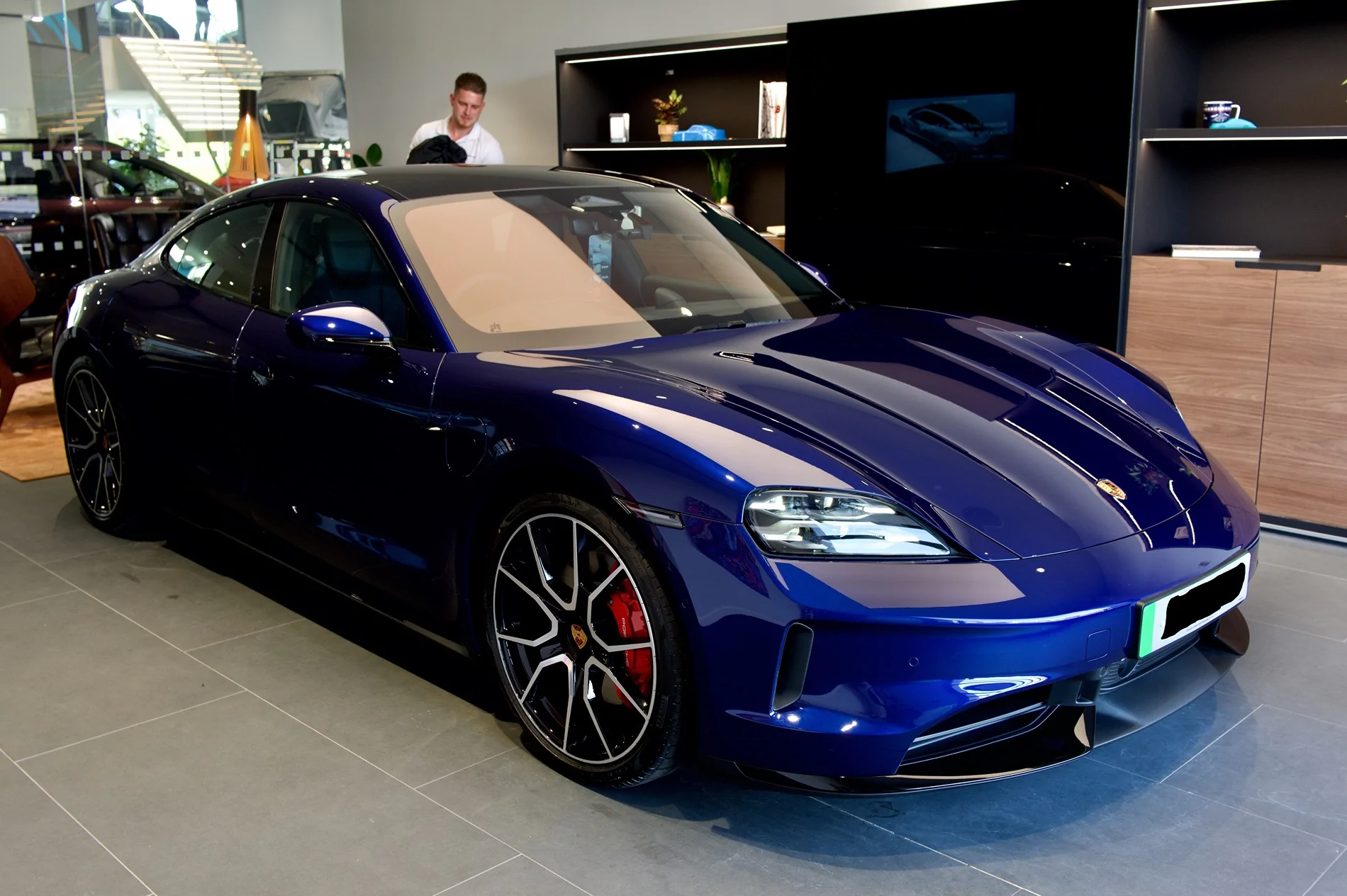 Porsche Taycan GTS Ride Quality with or without Active Ride L1008119