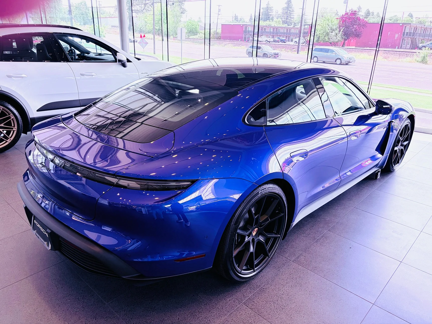 Porsche Taycan PURPLE SKY METALLIC Taycan Club IMG_8502