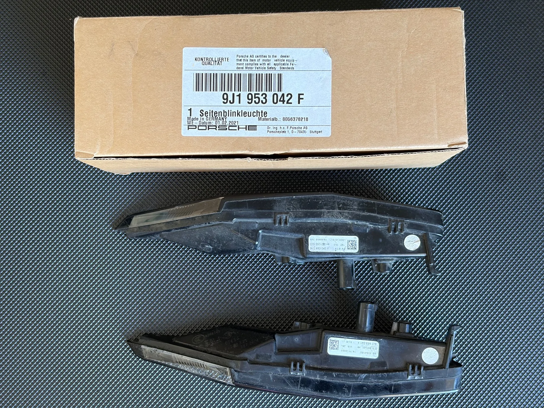 Porsche Taycan FS: Porsche Taycan OEM clear turn signal lights IMG_2220