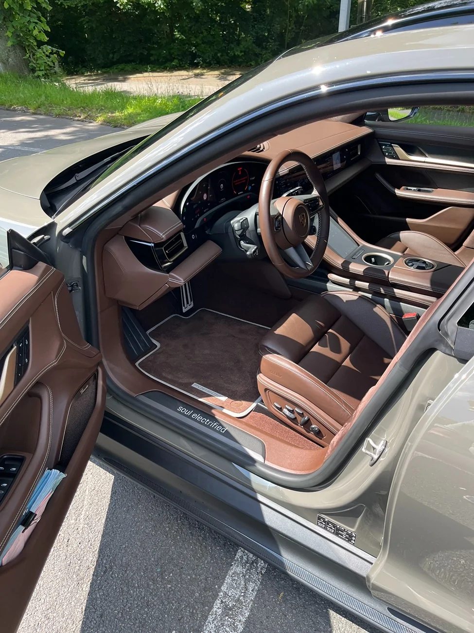 Porsche Taycan In need of pictures of truffle brown interior! IMG_4816