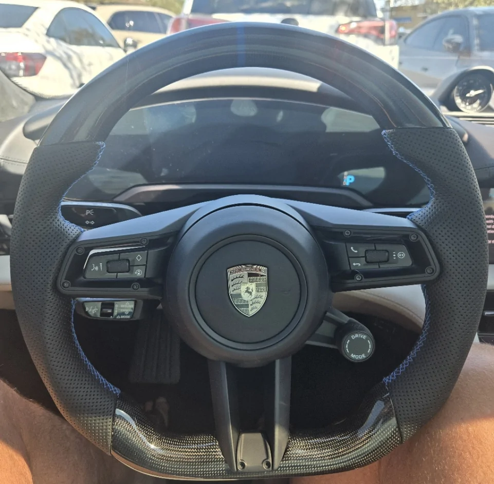 Porsche Taycan It's done (I think)! Taycan steering wheel and Turbonite airbag