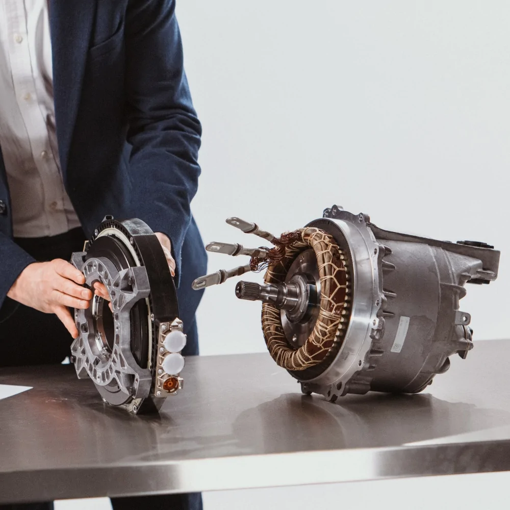 Porsche Taycan Replacing the front motor 210223-yasa-1120469