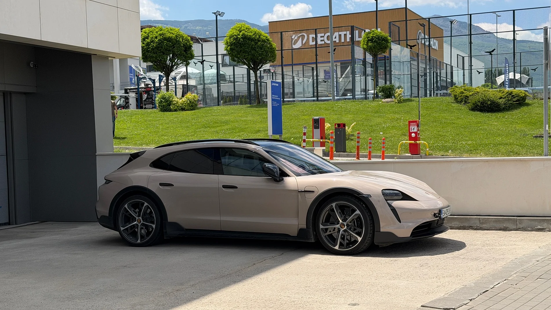 Porsche Taycan COFFEE BEIGE Taycan Club IMG_4026