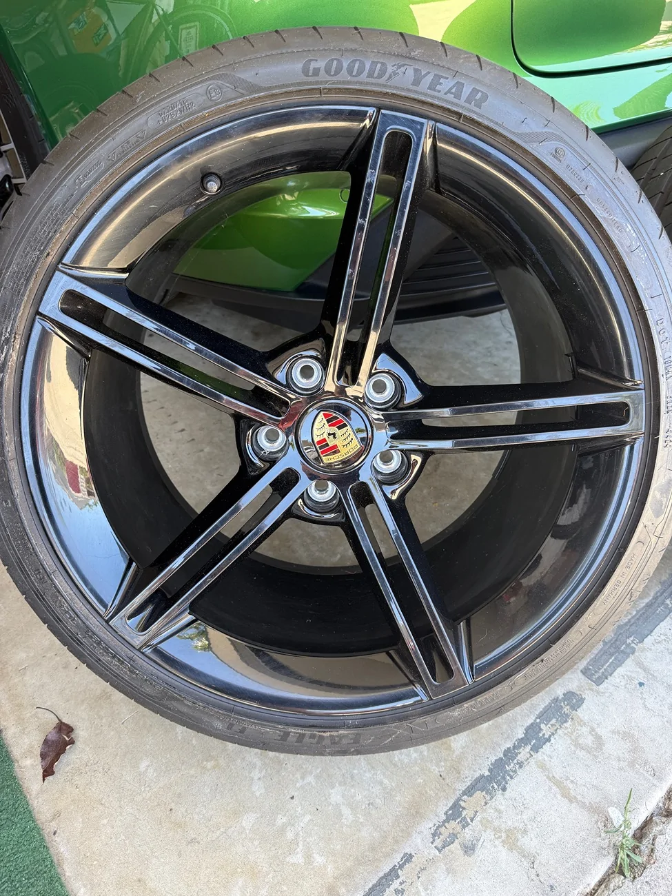 Porsche Taycan Taycan Mission E Wheels - Black IMG_6884