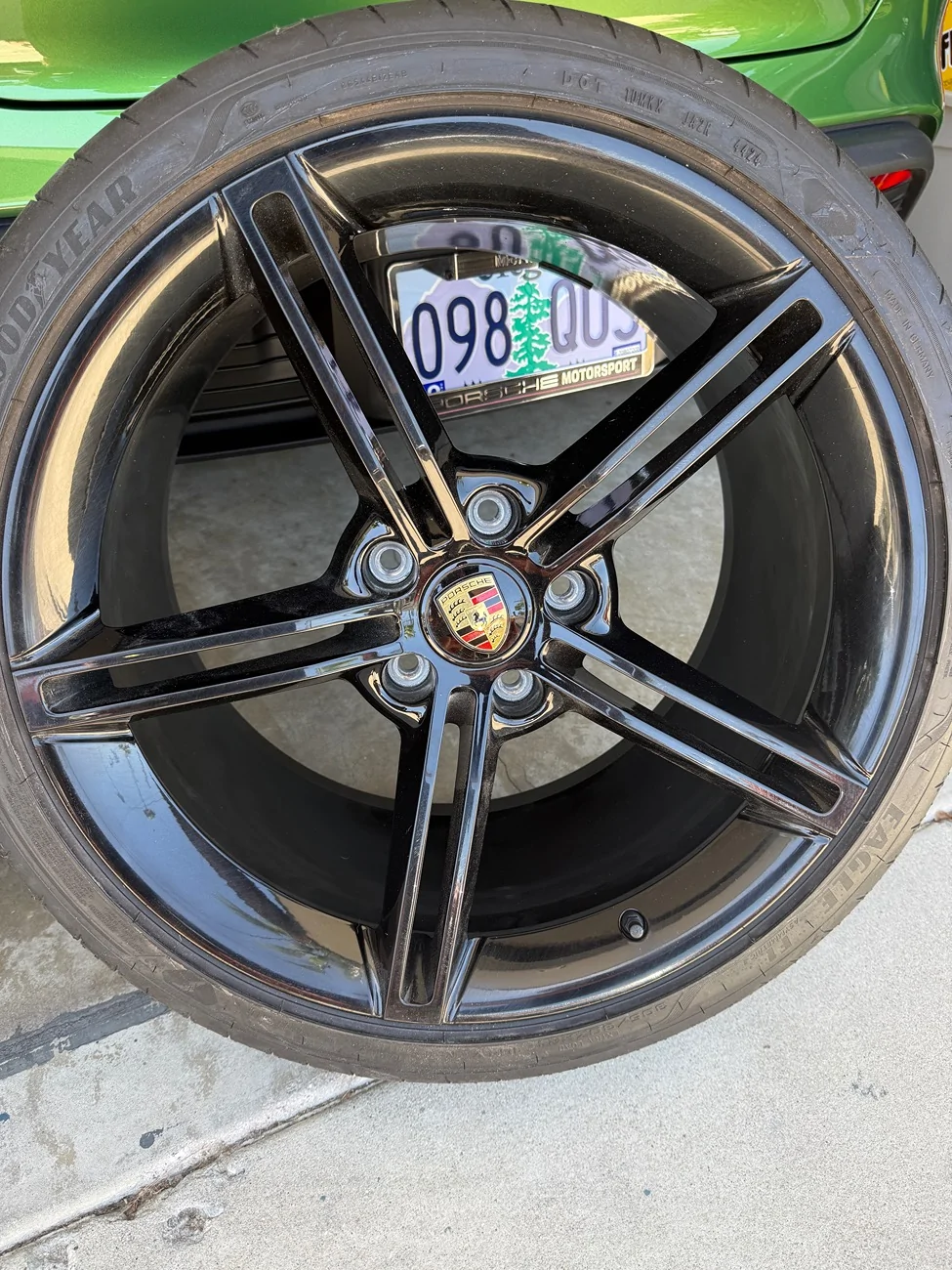 Porsche Taycan Taycan Mission E Wheels - Black IMG_6885