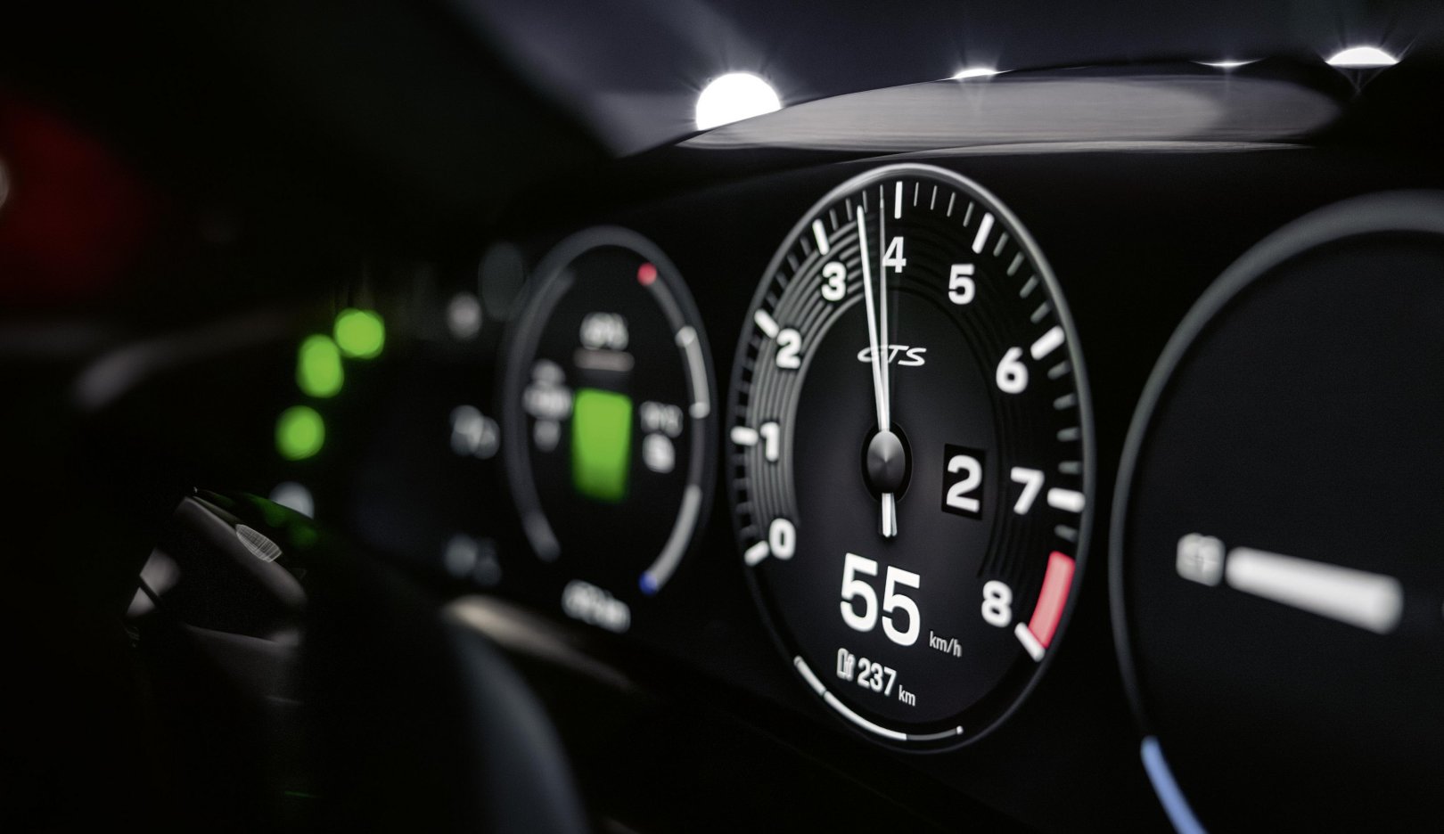 Porsche Taycan Porsche E-Shift: More Explanation & Info thumbnail