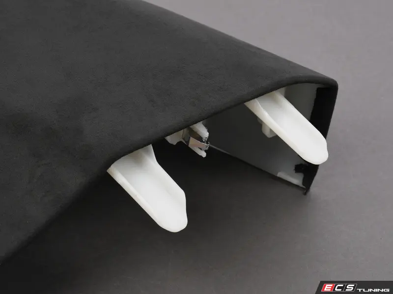 Porsche Taycan Interior B-pillar trim 2107993_x800