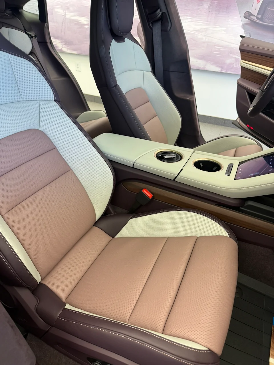 Porsche Taycan "Porsche plans to discontinue Taycan production by 2030, WirtschaftsWoche reports" - article IMG_2506