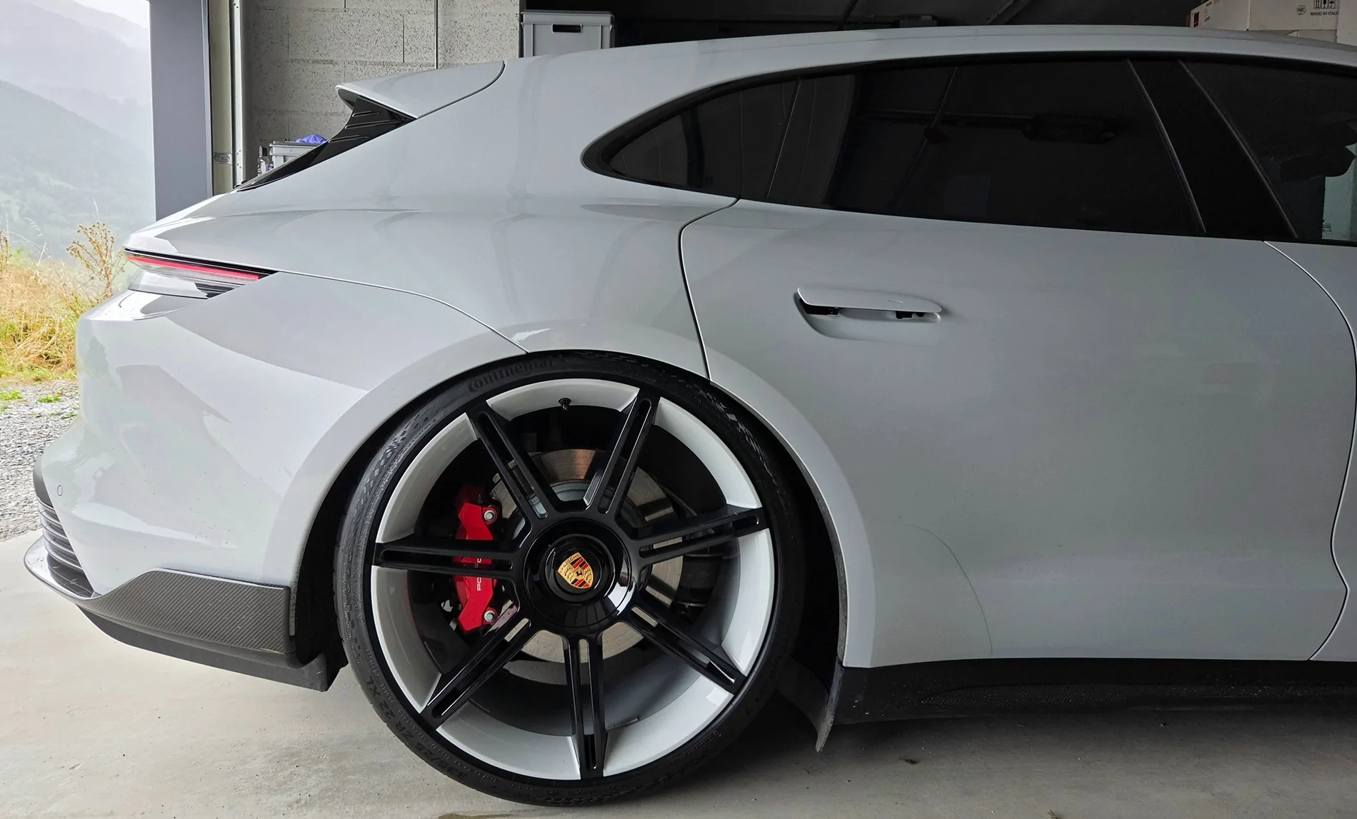 Porsche Taycan Rotiform RCA 22" installed 20260828_152552