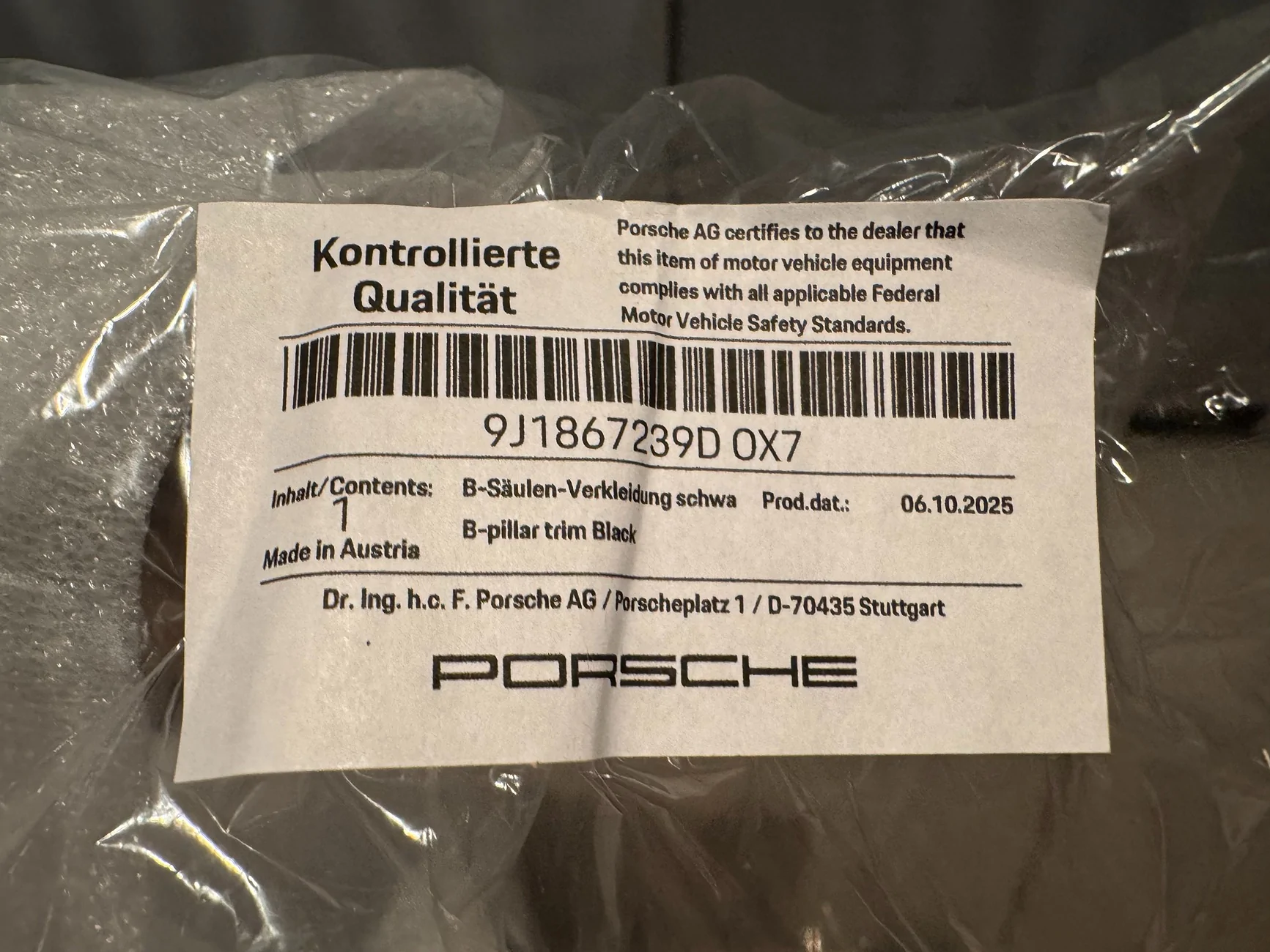 Porsche Taycan Interior B-pillar trim 03_package_label