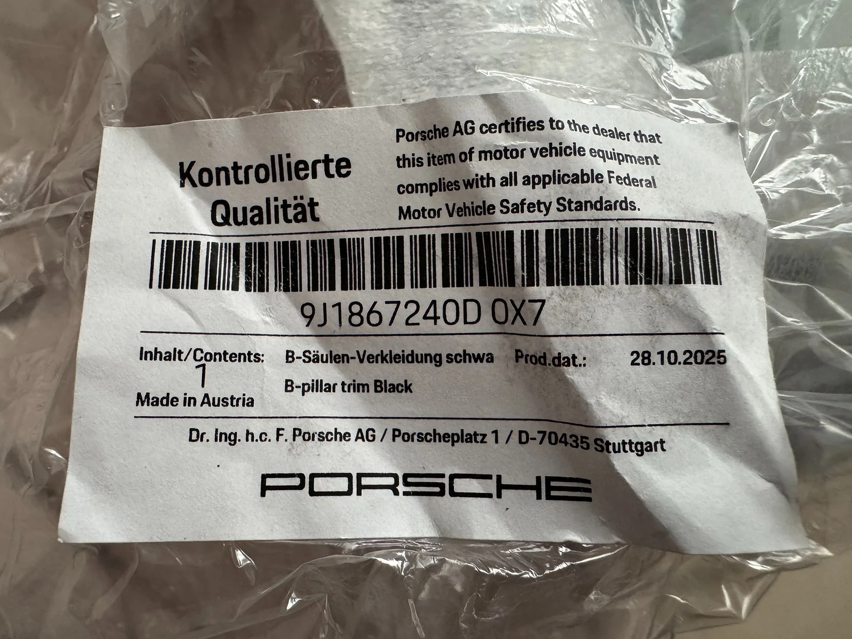 Porsche Taycan Interior B-pillar trim 01_package_label
