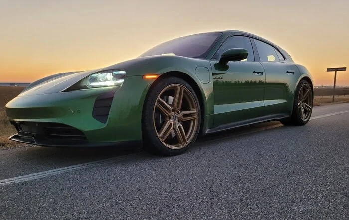 Vossen HF-1 21s Satin Poly Gold on Mamba Green GTS Sport Turismo Taycan