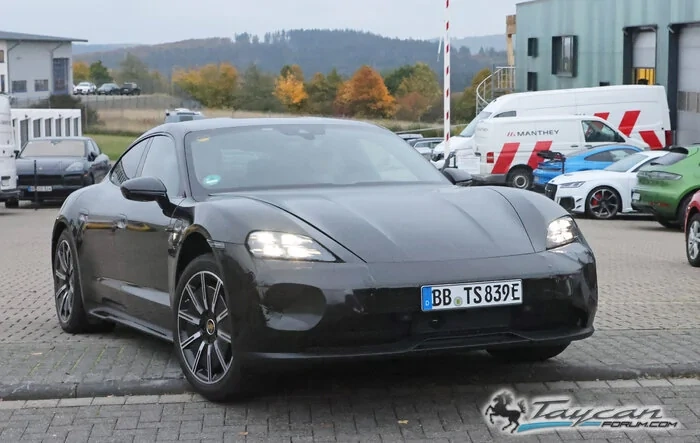 Facelift 2024 Taycan Sedan and Sport Turismo Test Prototypes Spied (Note: bumper still covered / camouflaged) 📸